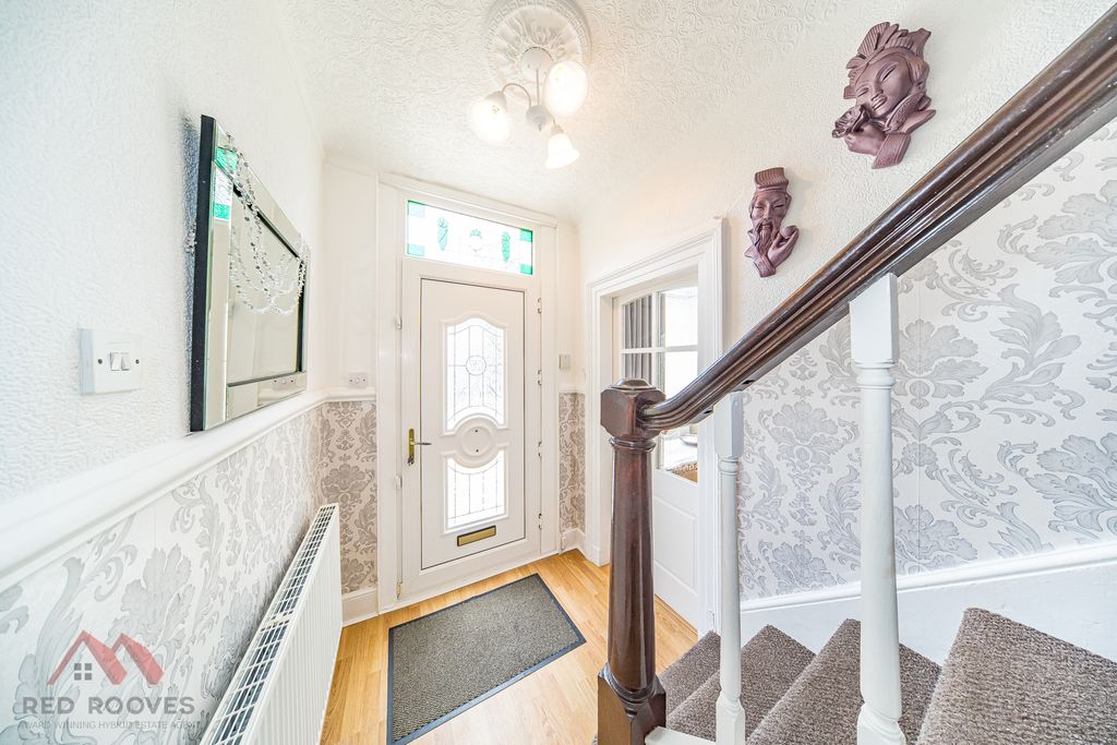 Property photo 3 of 48 Hallway