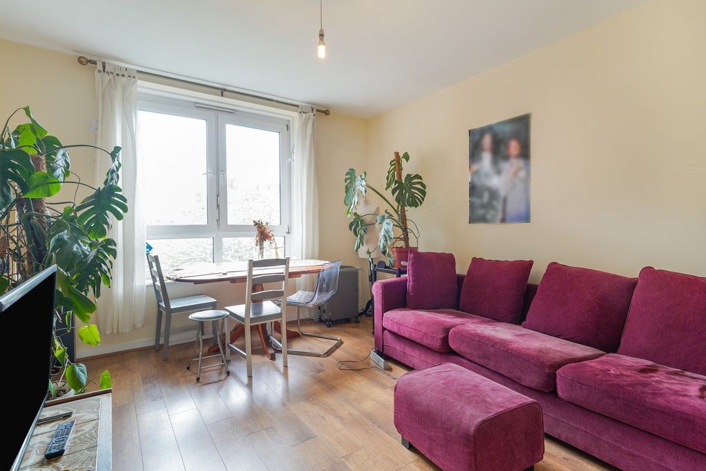 Property photo 3 of 17 Reception