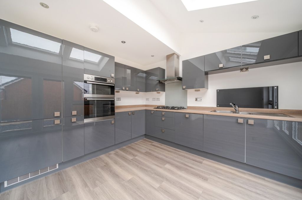 Property photo 2 of 22 1372794-12-68Fa1025A71B7