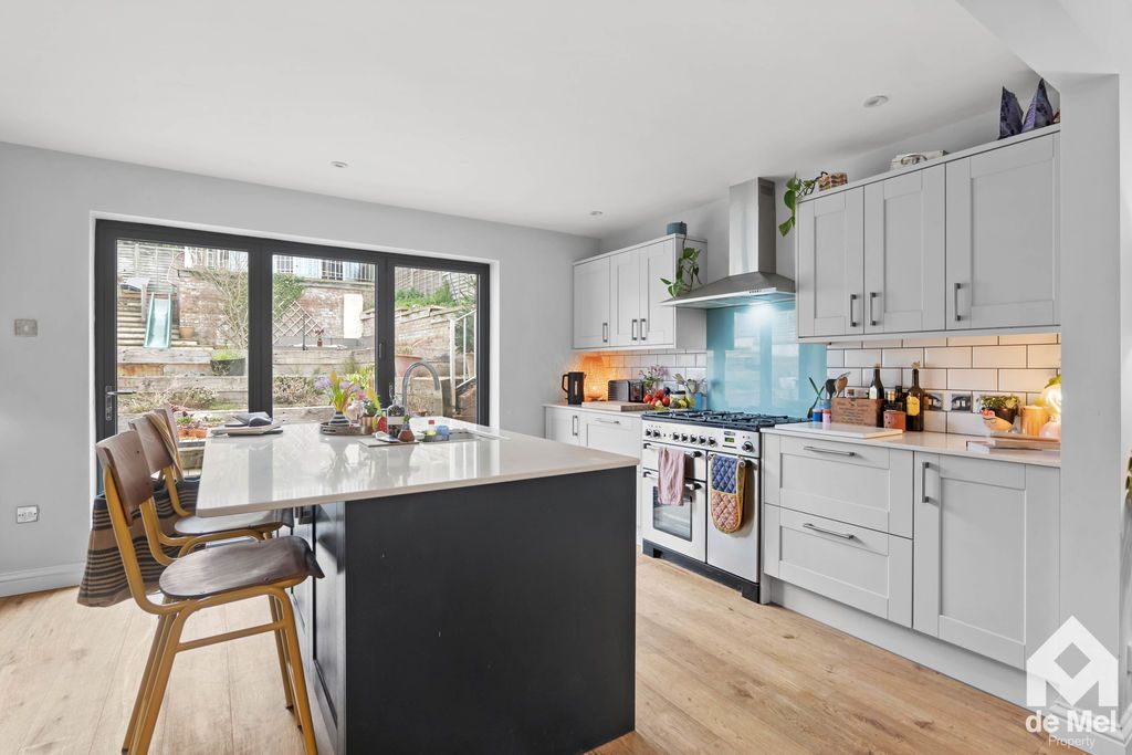 Property photo 1 of 19 Photo 11