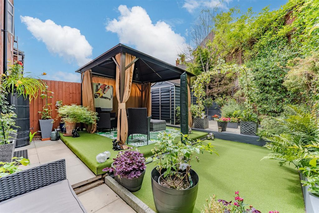 Property photo 2 of 16