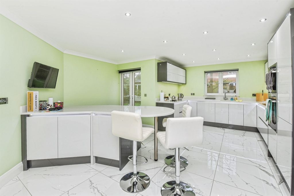 Property photo 3 of 18