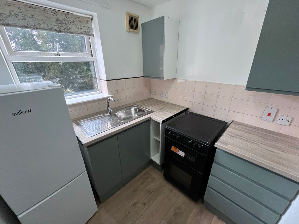 Property photo 3 of 6 Kitchen