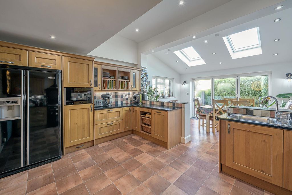 Property photo 2 of 34