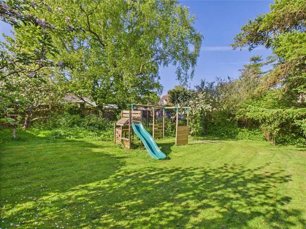 Property photo 2 of 17 Cam02313G0-Pr0080-Still003