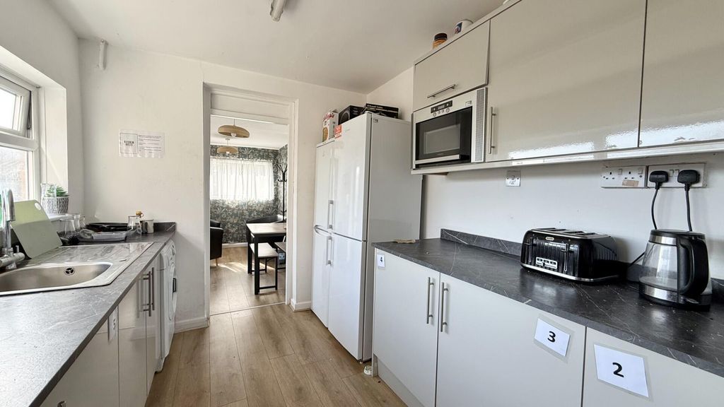 Property photo 3 of 13 Kitchen