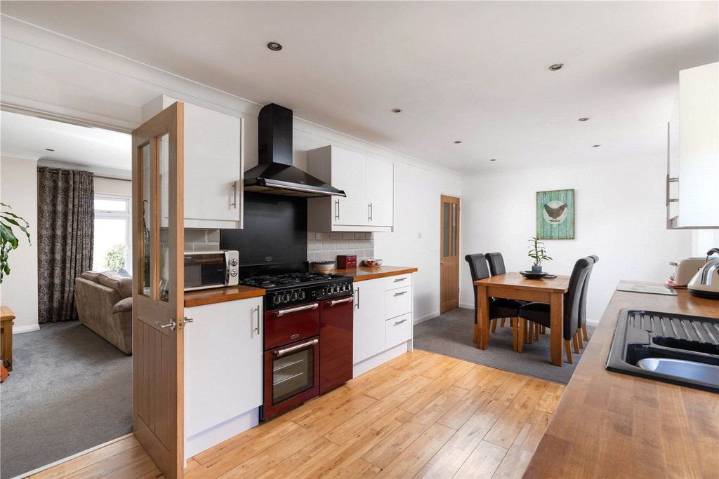 Property photo 2 of 19 Picture No. 17