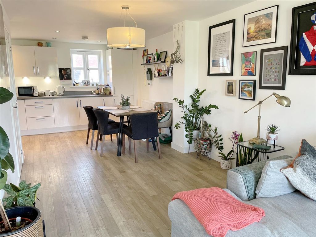 Property photo 3 of 31 Sitt - Break - Kitch 1.Jpg