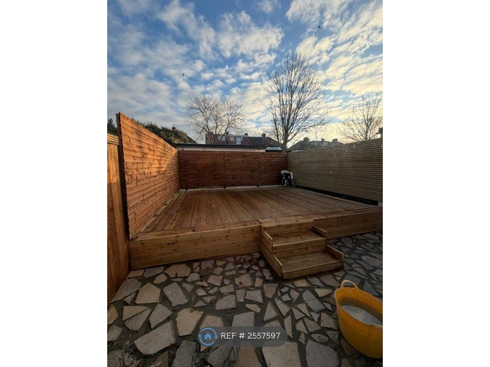 Property photo 2 of 21 Shared Garden