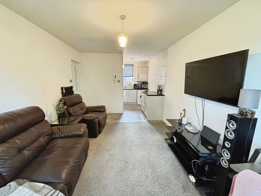 Property photo 3 of 16 Living Room