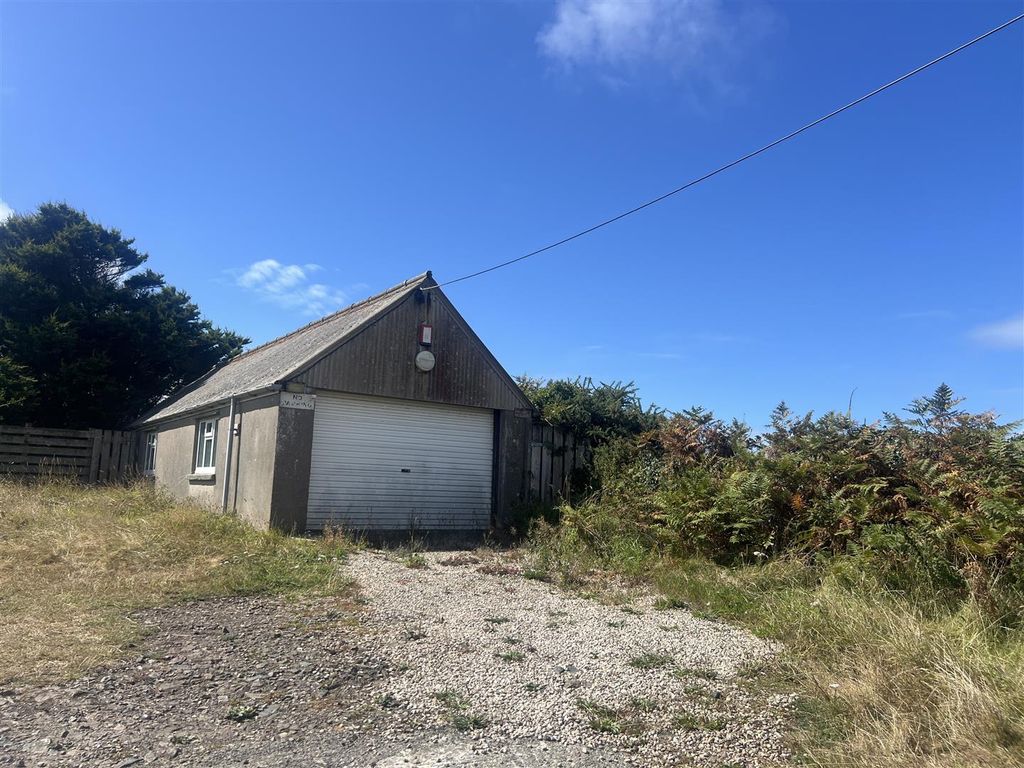 Property photo 3 of 26 Garage