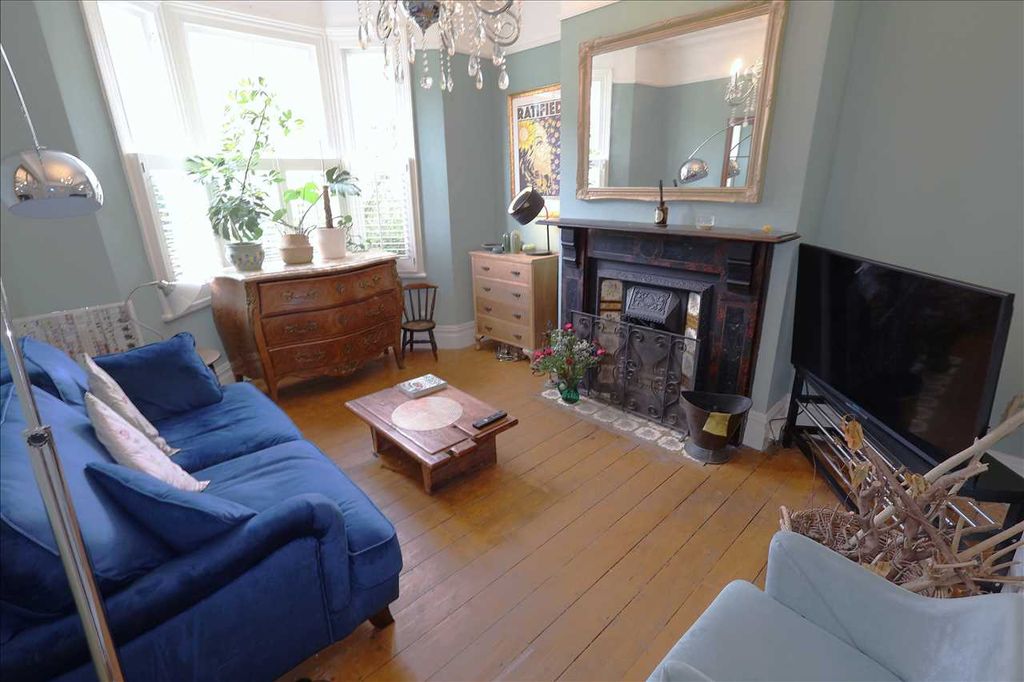 Property photo 2 of 17 Living Room