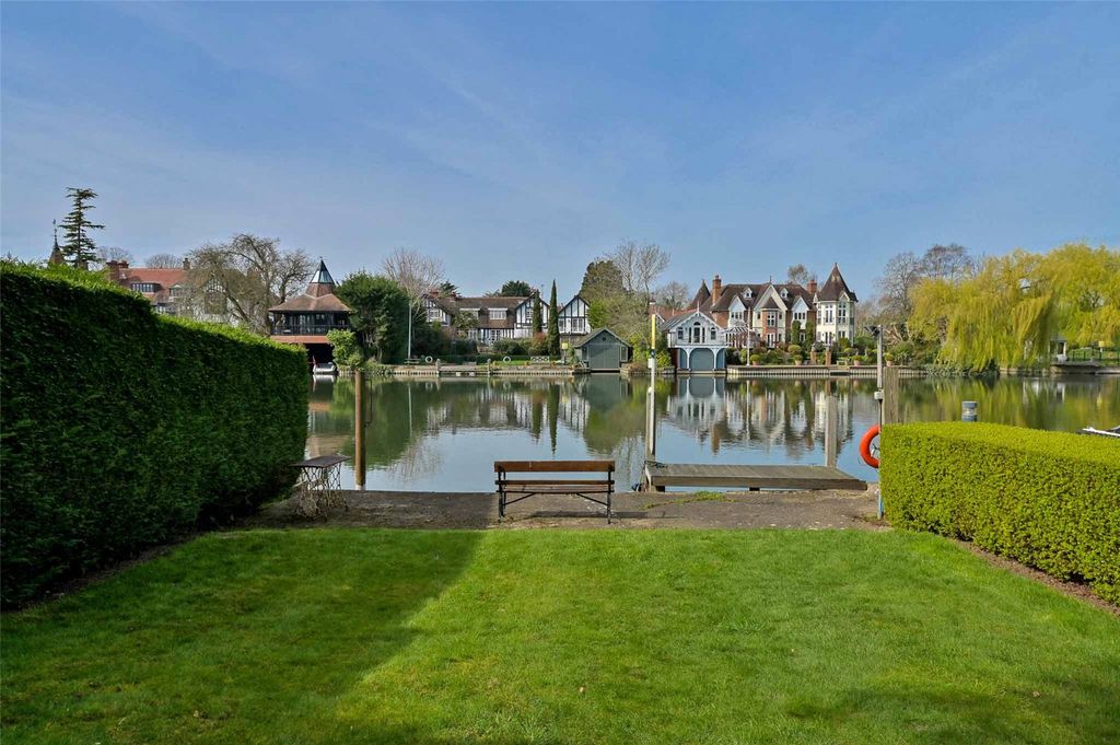 Property photo 2 of 35 River Garden