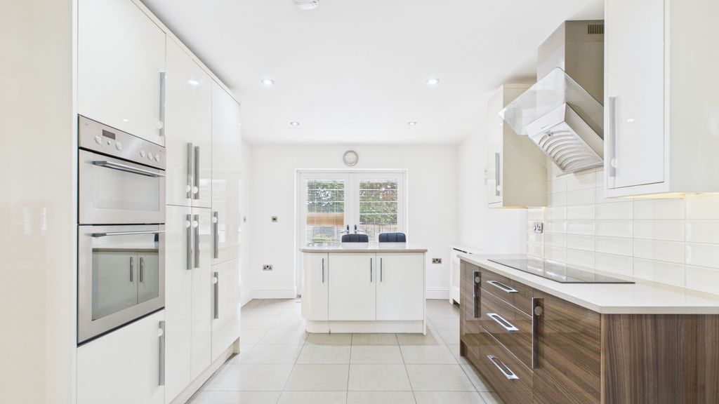 Property photo 2 of 17 Gallery