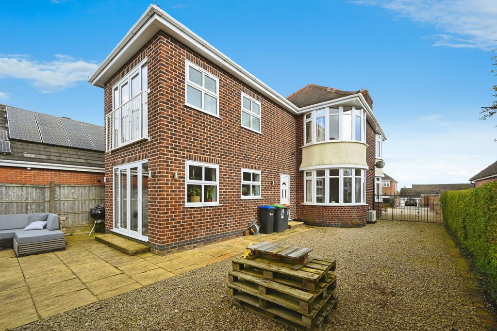 Property photo 2 of 22