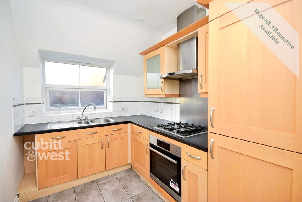 Property photo 3 of 11 Kitchen
