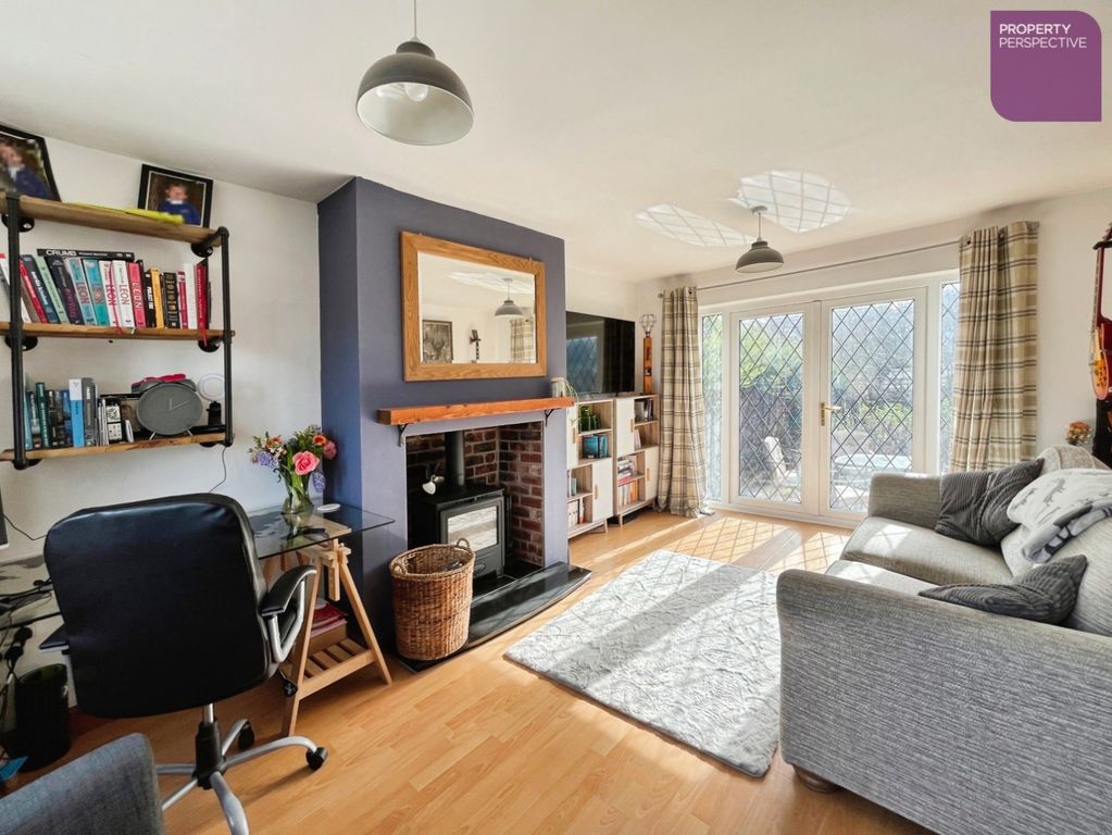 Property photo 3 of 14 Living Room