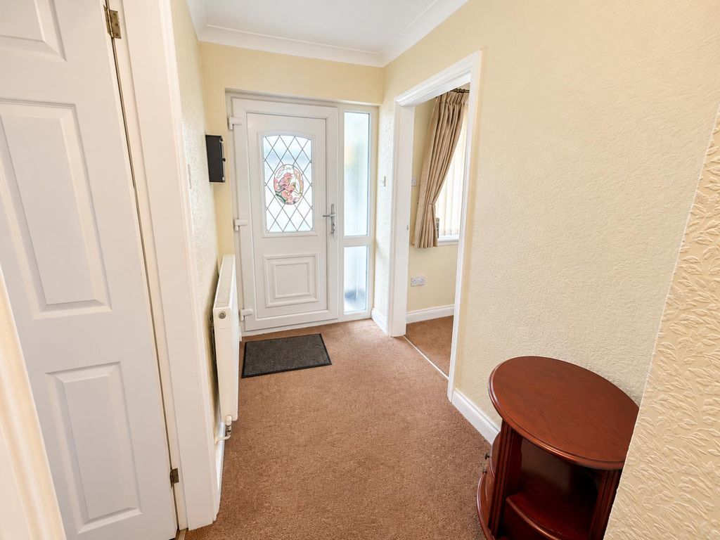 Property photo 3 of 18 2240Ebfc-7F6B-4545-A2Ea-B049c113c582.Png