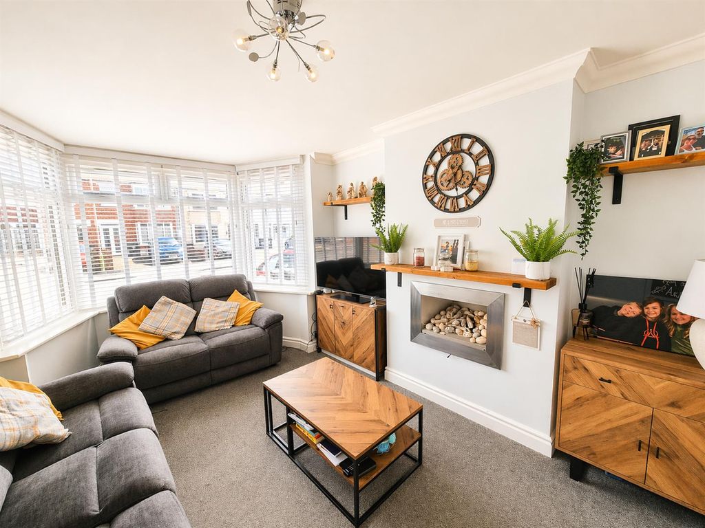 Property photo 3 of 10 Living Room