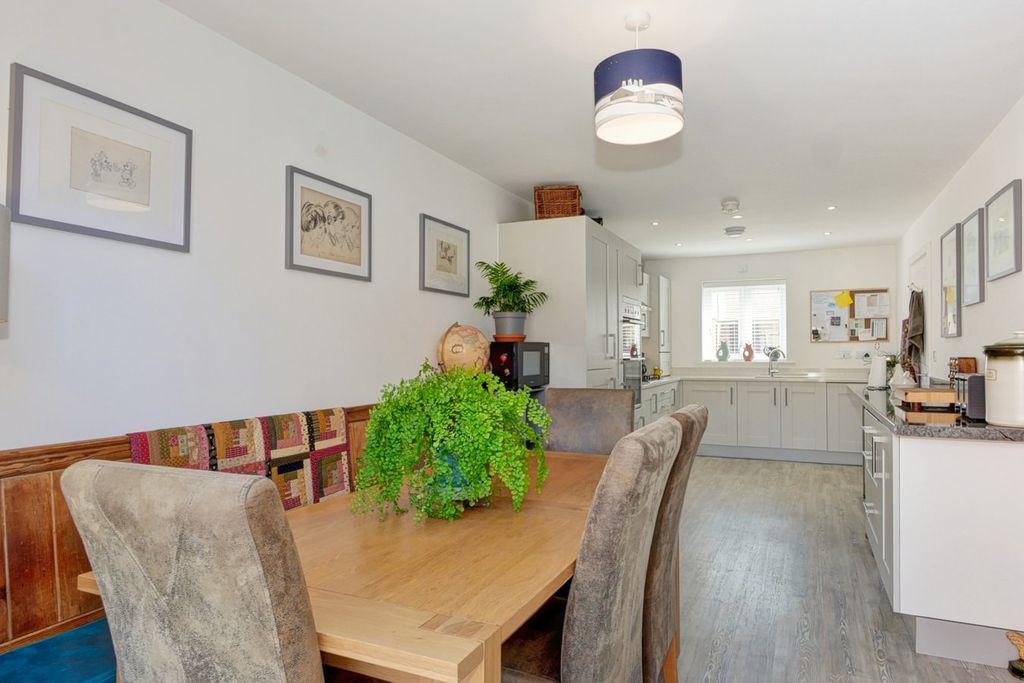 Property photo 3 of 29