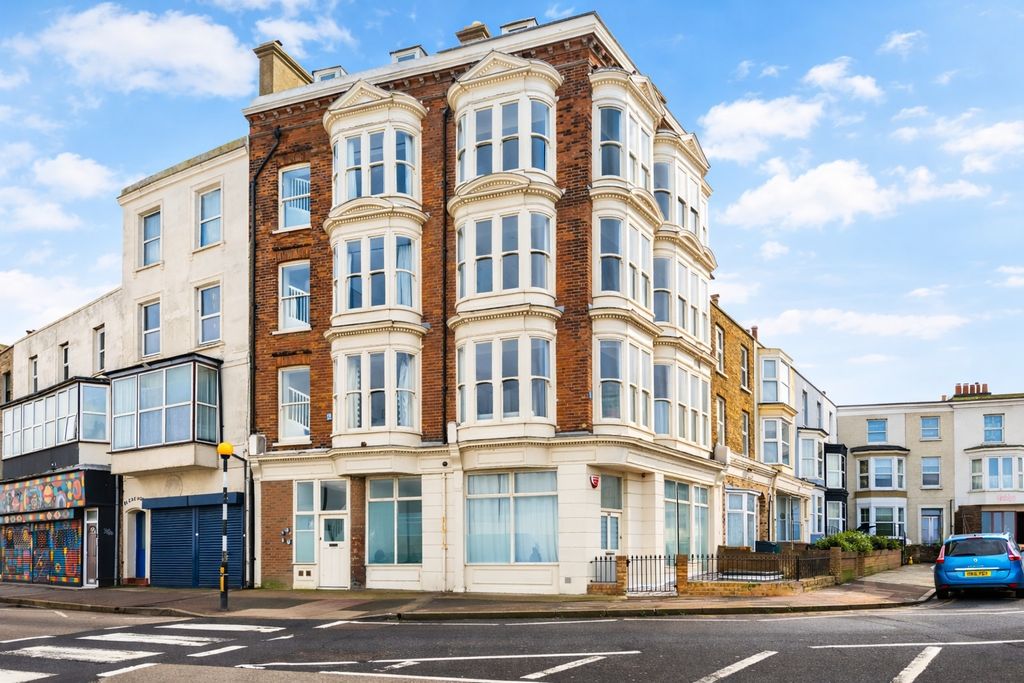 Property photo 3 of 8 Picture 3