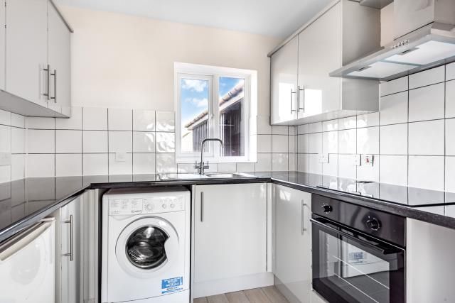 Property photo 3 of 10 Kitchen