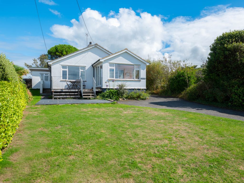 Property photo 2 of 23 Croft Elms-1