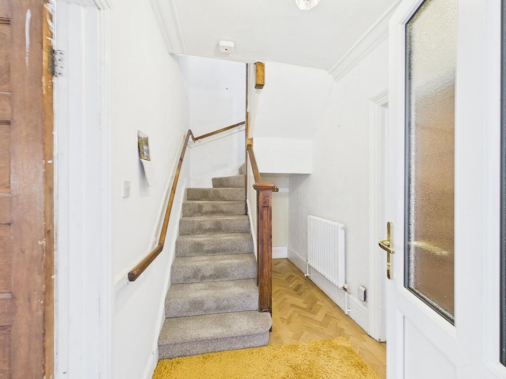 Property photo 2 of 17 Hallway