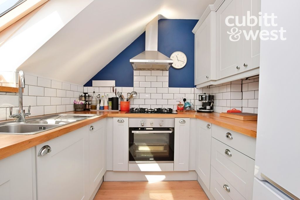 Property photo 3 of 12 Kitchen