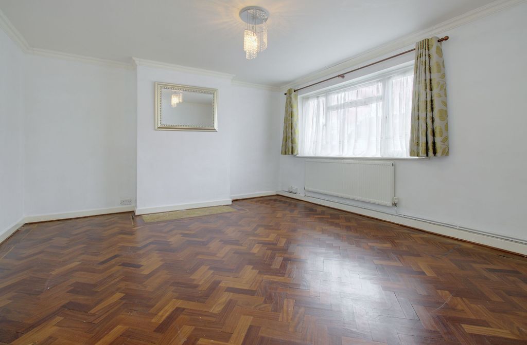 Property photo 3 of 28