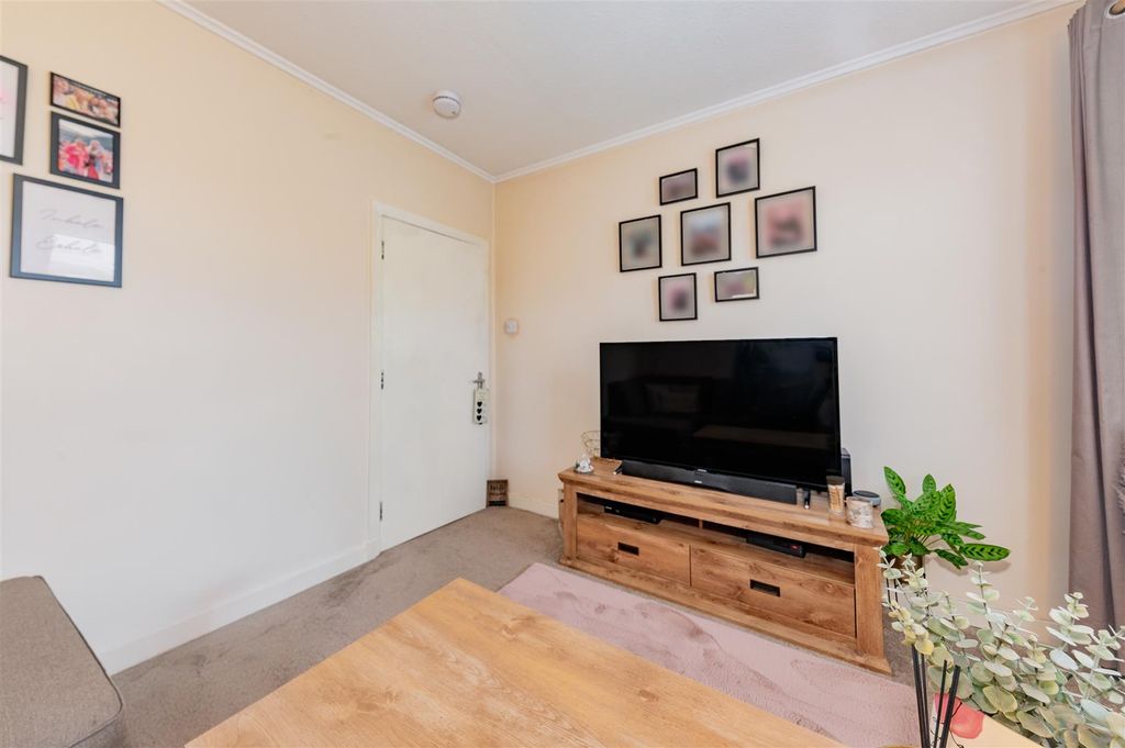 Property photo 3 of 12 1C Arklay Place Dundee-7.Jpg