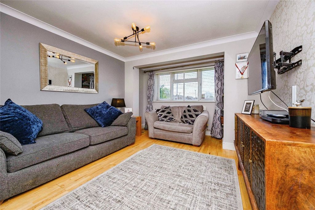 Property photo 3 of 14 Lounge