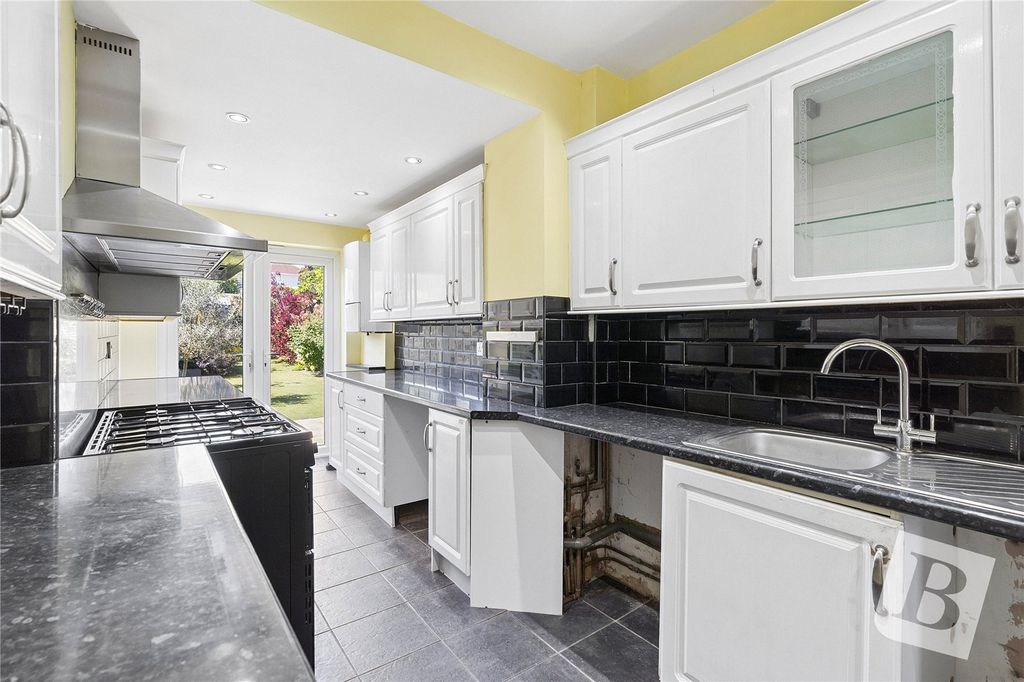 Property photo 3 of 14 Kitchen