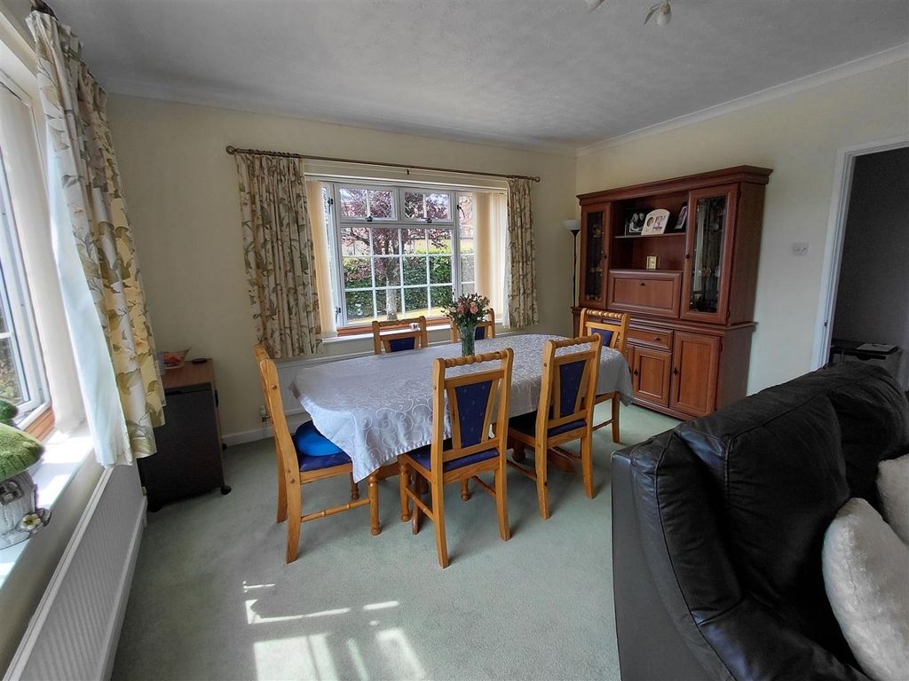 Property photo 3 of 28