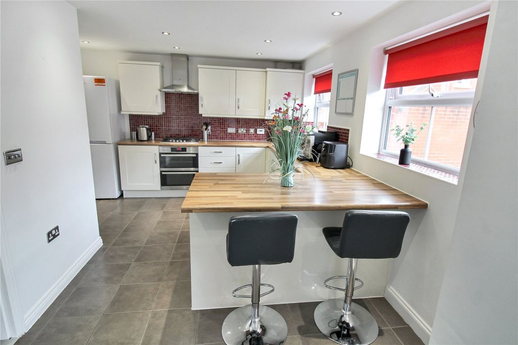 Property photo 3 of 18 Picture No. 02