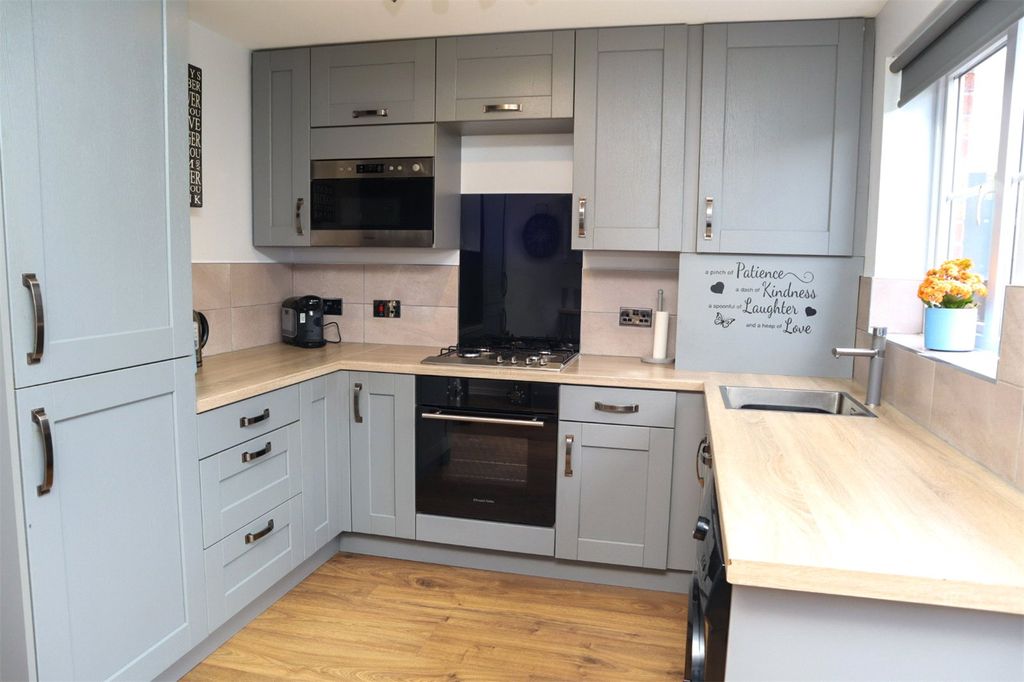 Property photo 2 of 16 Kitchen