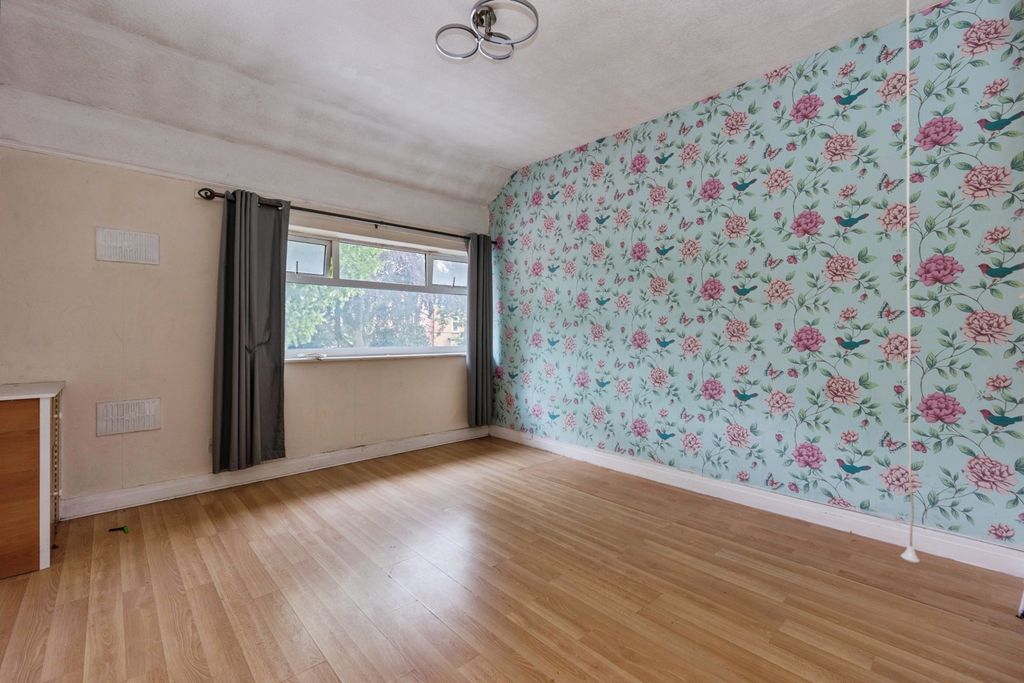 Property photo 3 of 18 Pbox-Img.Jpg