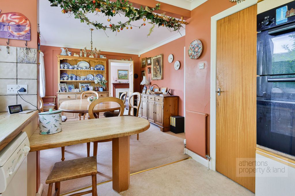 Property photo 2 of 25
