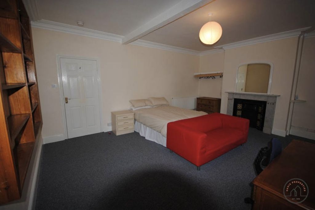 Property photo 1 of 29 A Spacious And Well-Maintained Living Room With Am...