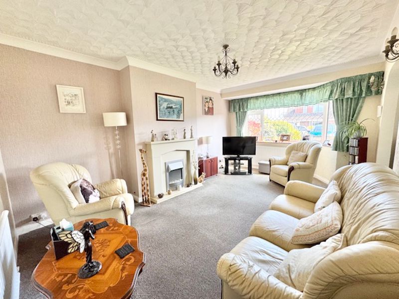 Property photo 2 of 19 Lounge