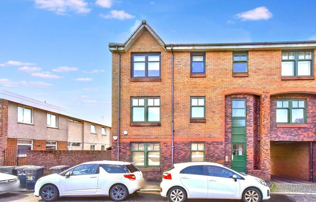 Property photo 1 of 11 Exterior