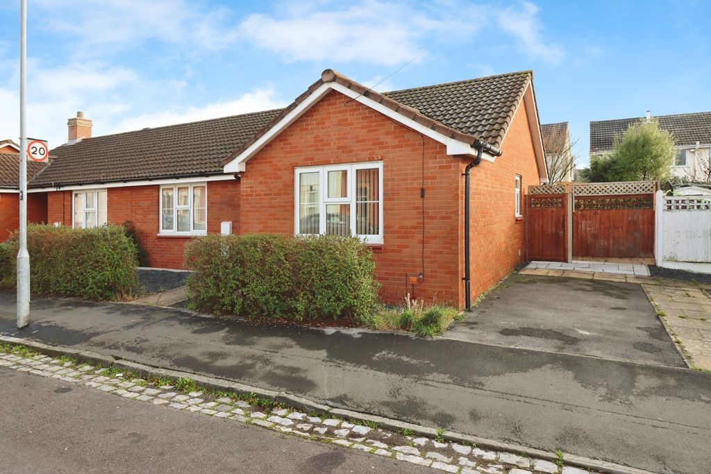 Property photo 1 of 17 Front Aspect