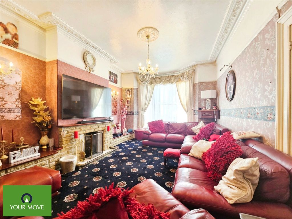 Property photo 2 of 13 Lounge