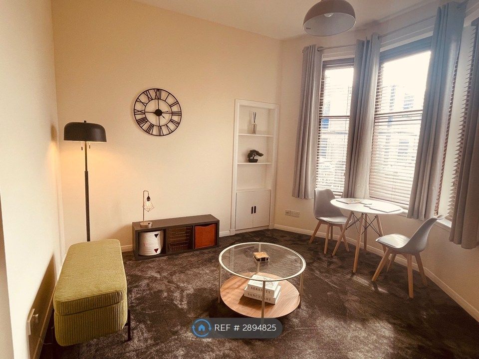 Property photo 1 of 7 Living Room