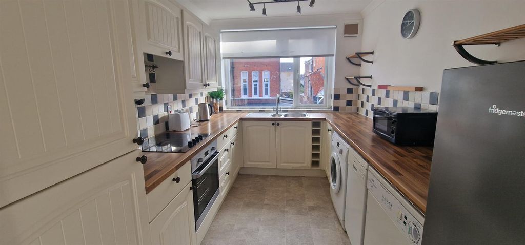 Property photo 2 of 7 Img-20251202-Wa0021.Jpg