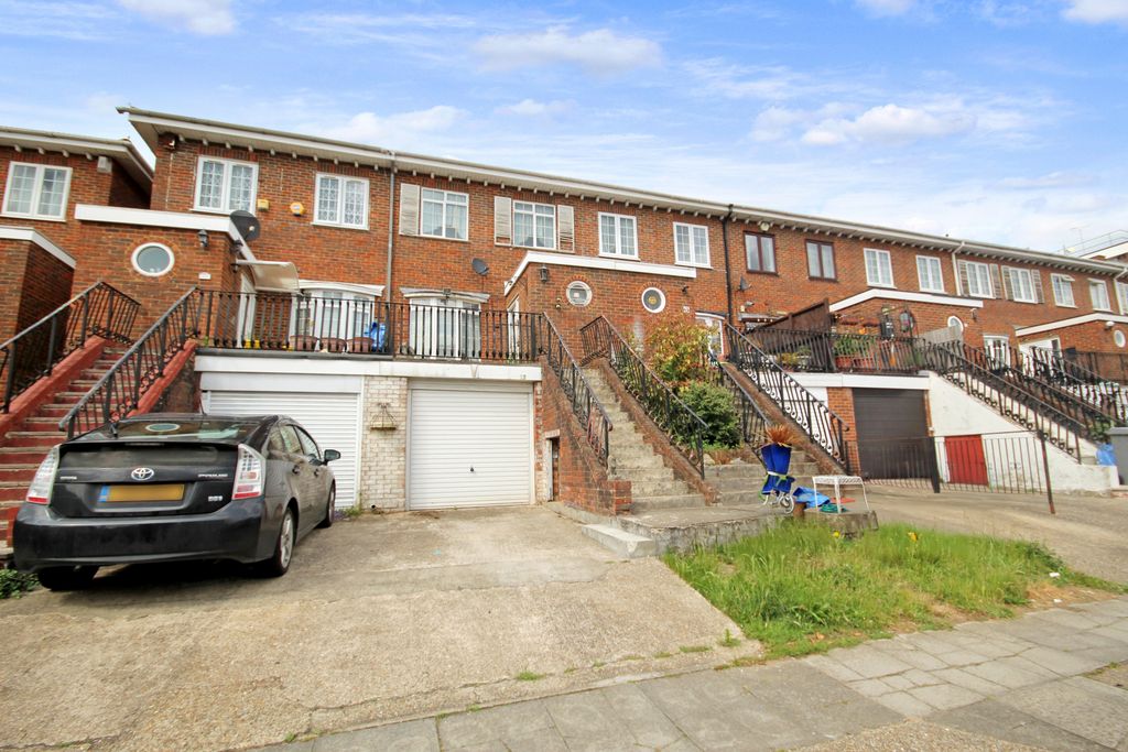 Property photo 1 of 17 Lantern Close, Wembley, Middlesex Ha0