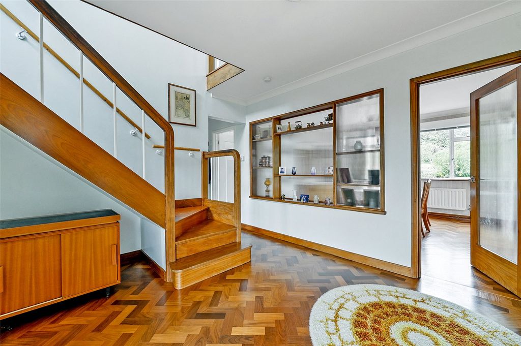 Property photo 3 of 14 Hallway