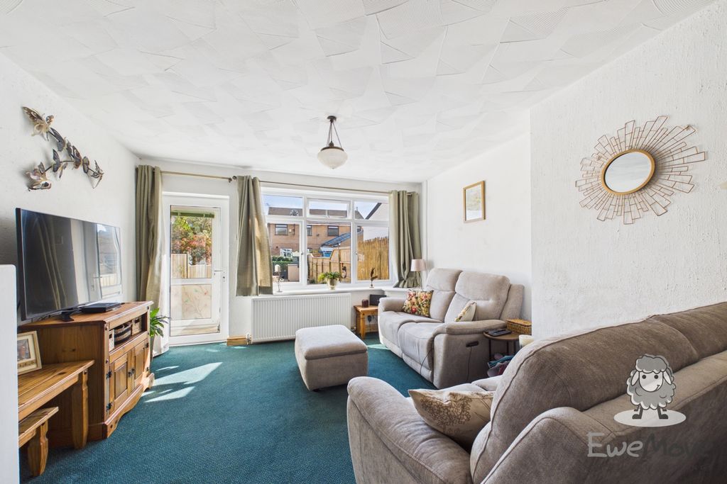 Property photo 3 of 12 17 (5)