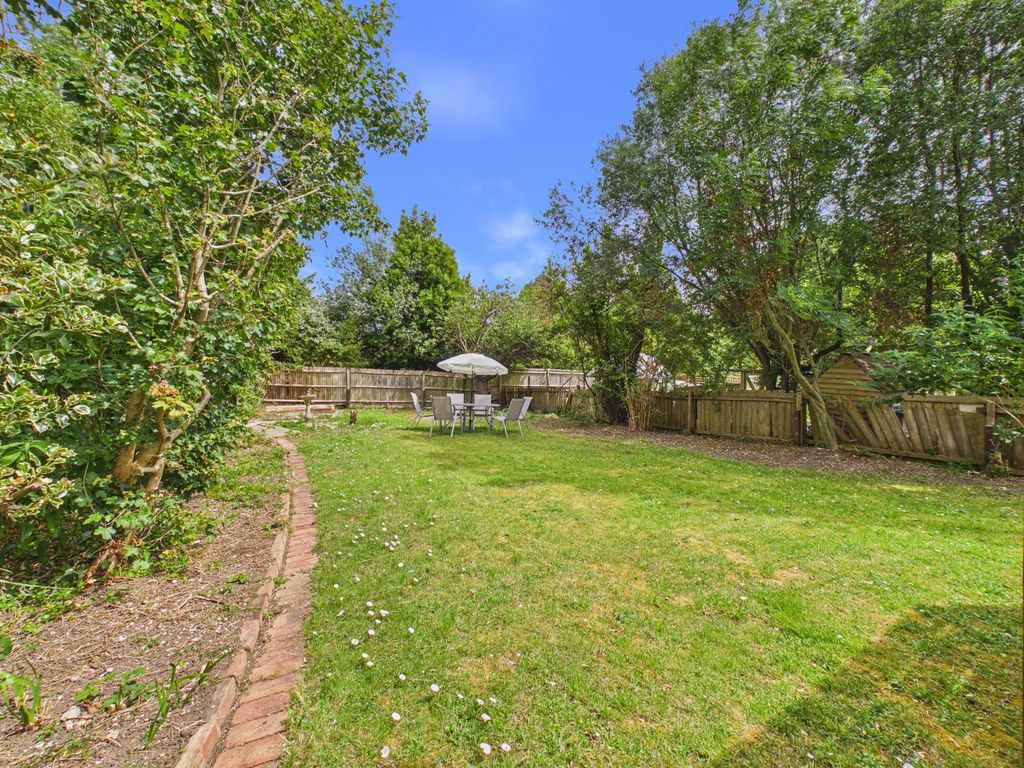 Property photo 2 of 27