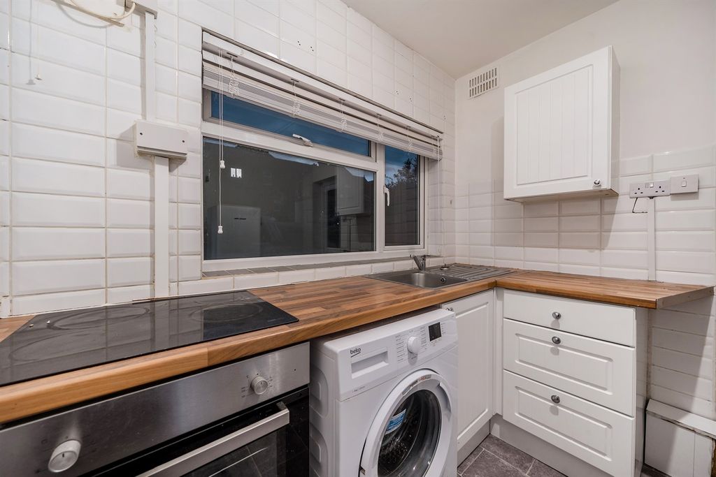 Property photo 2 of 7 Kitchen